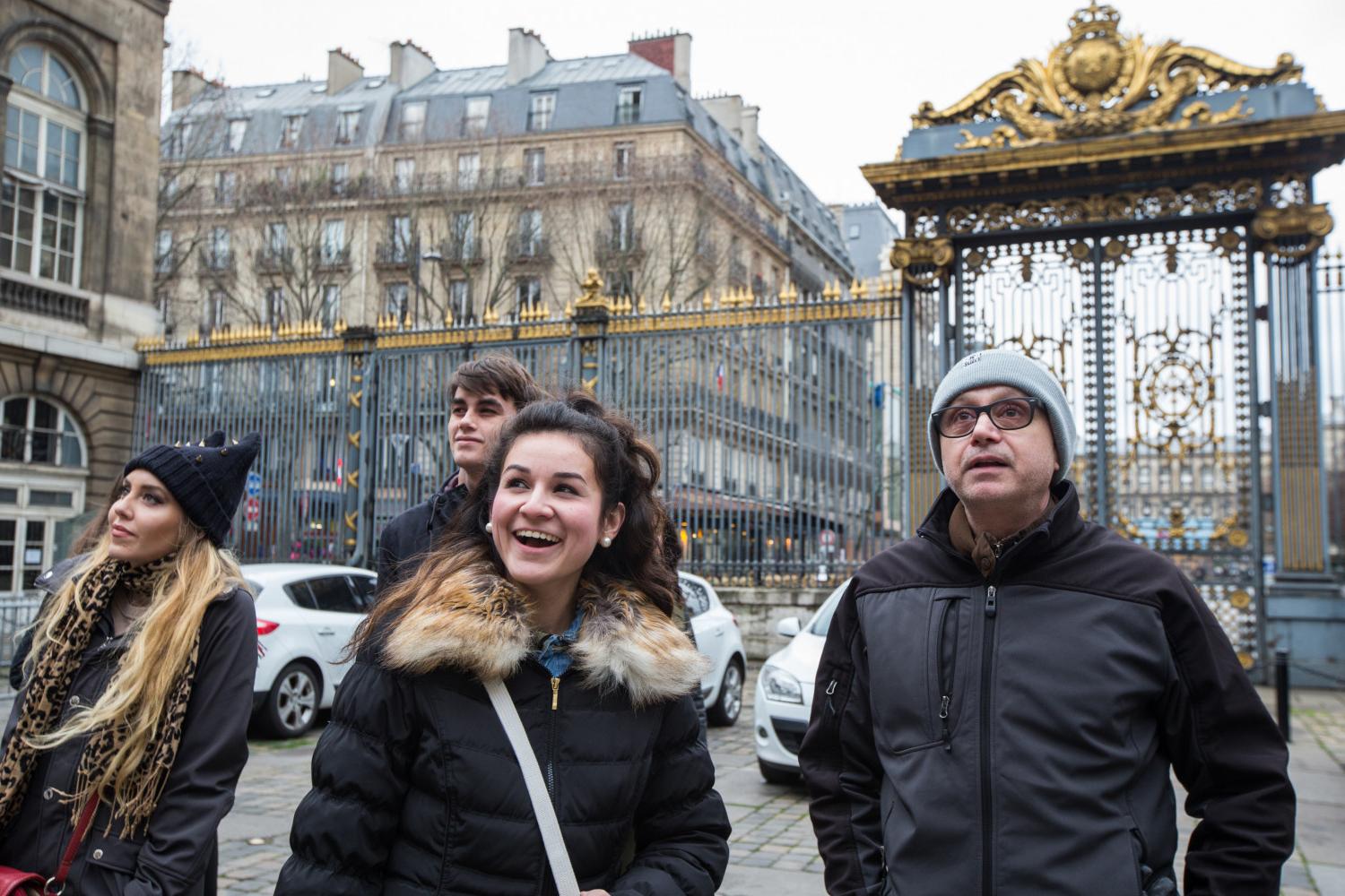 <a href='http://n52gce.hpchina360.com'>全球十大赌钱排行app</a> French Professor Pascal Rollet leads students on a study tour in Paris.