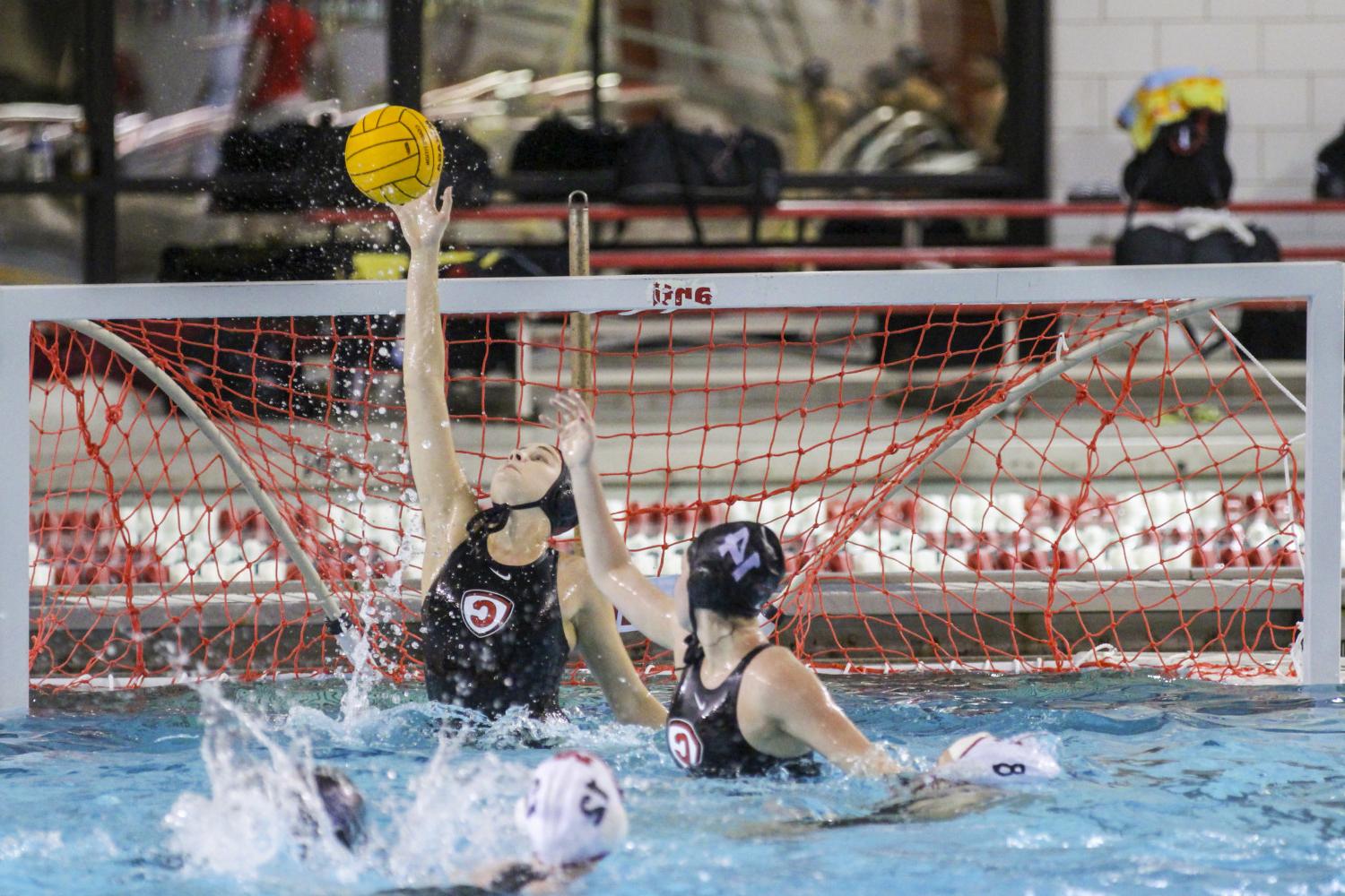 <a href='http://n52gce.hpchina360.com'>全球十大赌钱排行app</a> student athletes compete in a water polo tournament on campus.